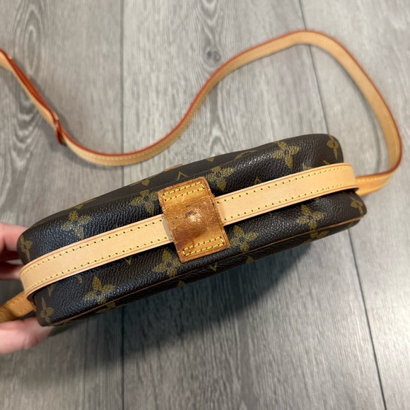 Louis Vuitton Jeune Fille MM Shoulder Bag in Monogram Brown✨ - Picture 9 of 17